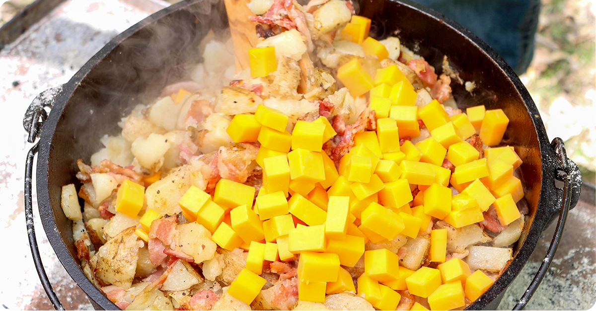 cheesy-dutch-oven-potatoes-webimg15